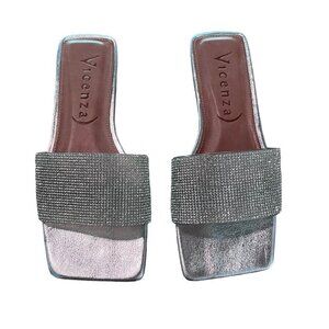 NWOT Vincenza Women’s Silver Rhinestone Sandals Size 6